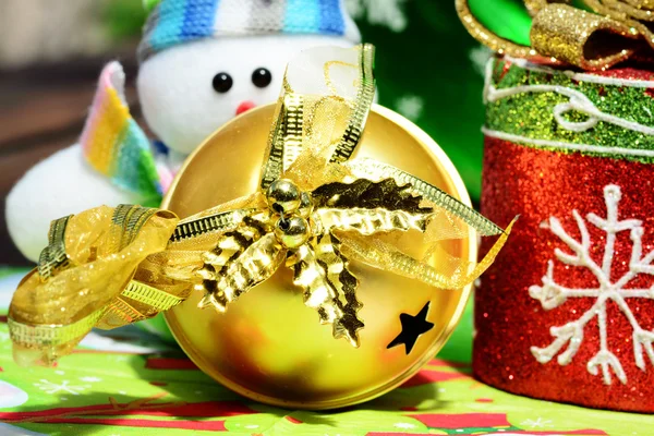 Zlaté vánoční koule — Stock fotografie