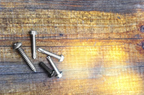 Tornillos en la mesa — Foto de Stock