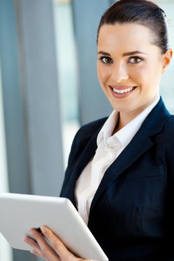 güzel genç iş kadını ile tablet bilgisayar