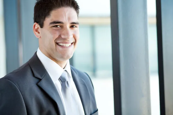 Boldog fiatal üzletember Vértes portré — Stock Fotó
