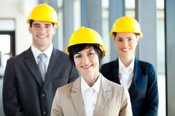 Groupe de construction homme d'affaires et femme d'affaires — Photo