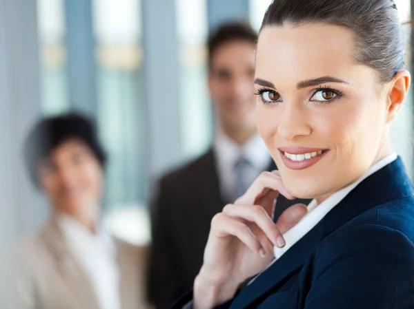 Atractivo joven mujer de negocios primer plano retrato —  Fotos de Stock