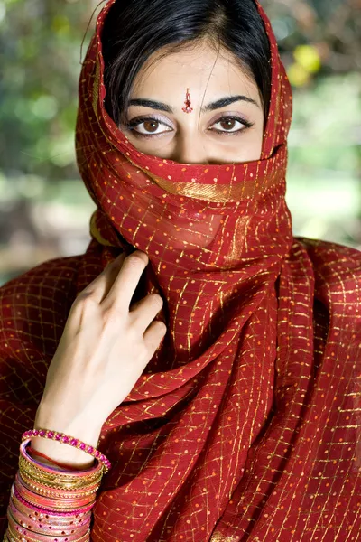 Genç bir Hintli kadın — Stok fotoğraf