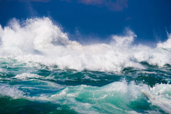Kraftfull ocean wave — Stockfoto