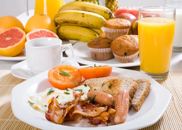 http://st.depositphotos.com/1011643/1248/i/450/depositphotos_12485564-Breakfast.jpg