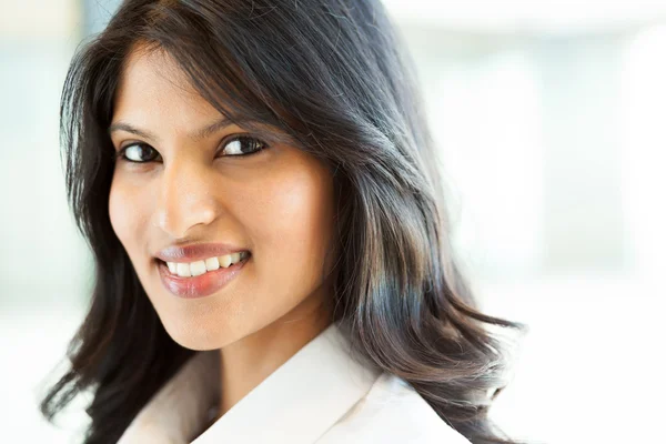 Hermosa india mujer de negocios primer plano — Foto de Stock