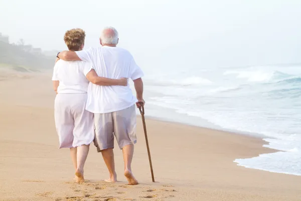 Elderly couple walking — Stock Photo, Image