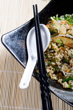 Çin stili stir fry pirinç