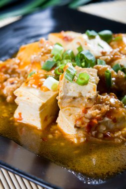 Çin tarzında pişirilir soya peyniri