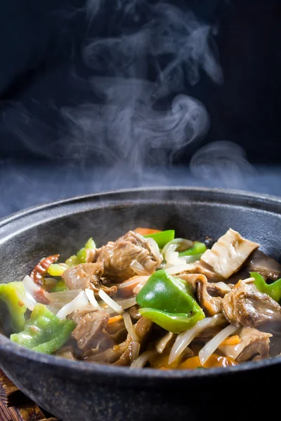 Çin domuz eti güveç sebze ile — Stok fotoğraf