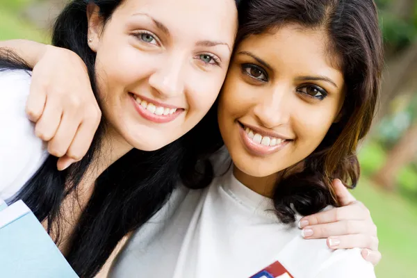 Two female college students closeup portrait — Stock Photo, Image