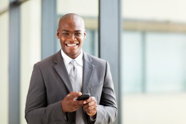 Genç Afrika iş yürütme ile akıllı telefon