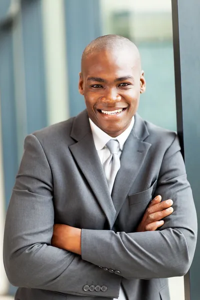 Gelukkig jonge Afro-Amerikaanse zakenman portret — Stockfoto