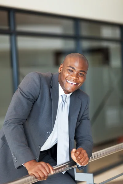 Alegre hombre de negocios afroamericano en el cargo —  Fotos de Stock