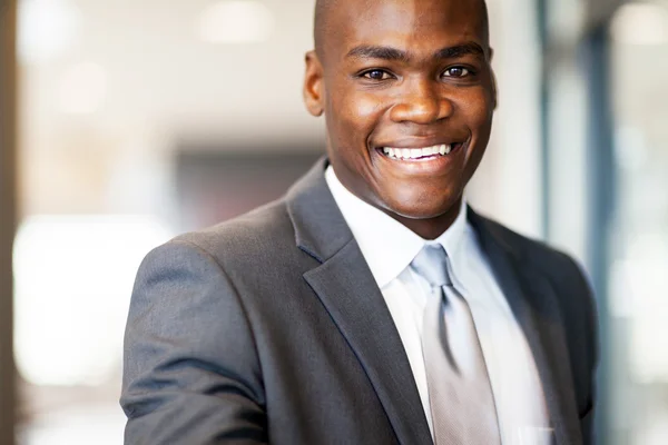Closeup jistý africký americký podnikatel — Stock fotografie