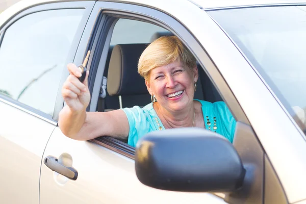 Happy female senior driver holding car key — Stock Photo, Image