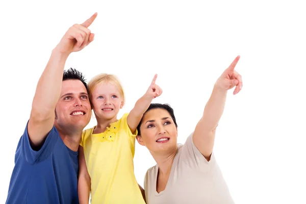 Ung familj av tre pekar på copyspace — Stockfoto