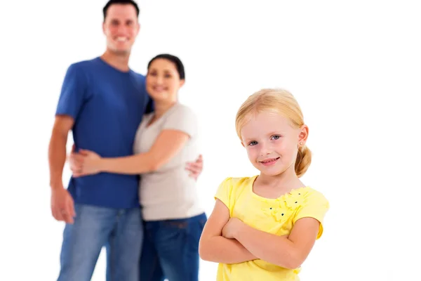 Roztomilá malá holka a rodiče portrét na bílém pozadí — Stock fotografie