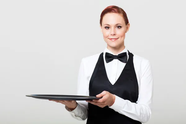 Bonita camarera sosteniendo una bandeja vacía —  Fotos de Stock