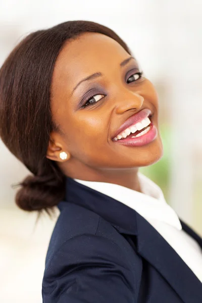 Ευτυχής αφροαμερικάνων εταιρική εργαζόμενος closeup — Φωτογραφία Αρχείου