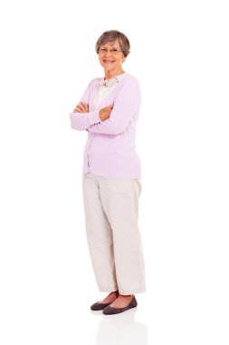 Beyaz arka planda kalan üst düzey kadın tam uzunlukta portre