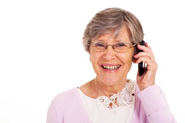 beyaz izole cep telefonuyla konuşurken mutlu kadın kıdemli