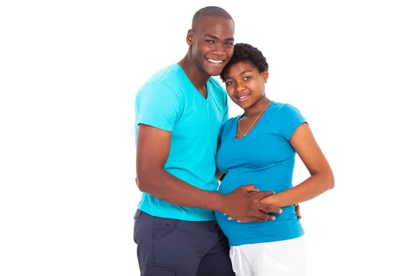 Mulher americana africana grávida e marido isolado em branco — Fotografia de Stock