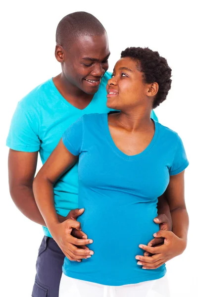 Feliz africano joven pareja esperando bebé — Foto de Stock