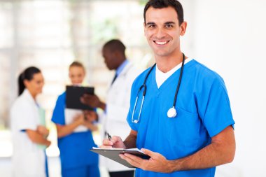yakışıklı doktor hastanede