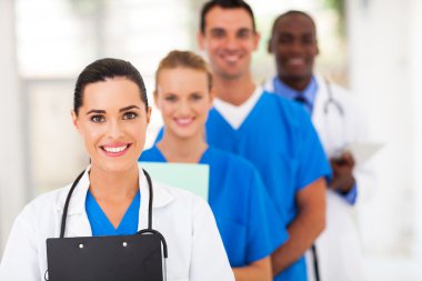 Grup Sağlık Hizmetleri çalışanları satır yukarı