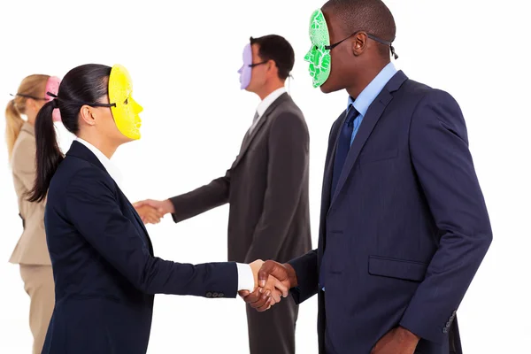 Bedrijf met masker-handshake op wit — Stockfoto
