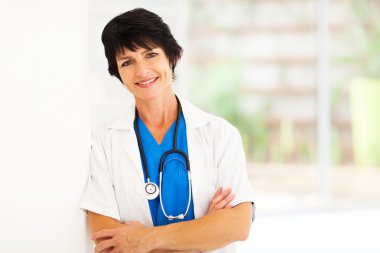 güzel kadın orta yaşlı doktor
