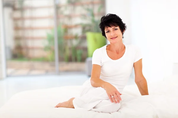 Woman sitting — Stock Photo, Image