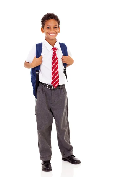 Estudante do ensino fundamental masculino com mochila — Fotografia de Stock