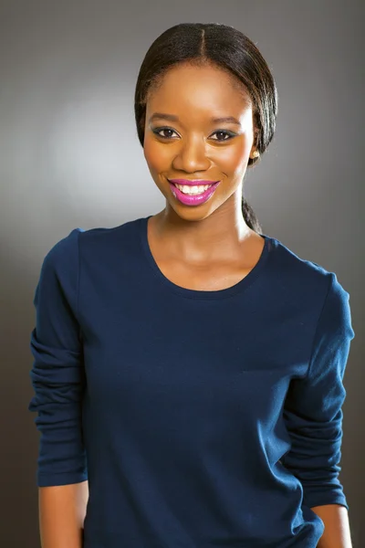 Portrait de studio femme afro-américaine — Photo