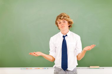 genç genç çocuğun duygularını iyi ifade