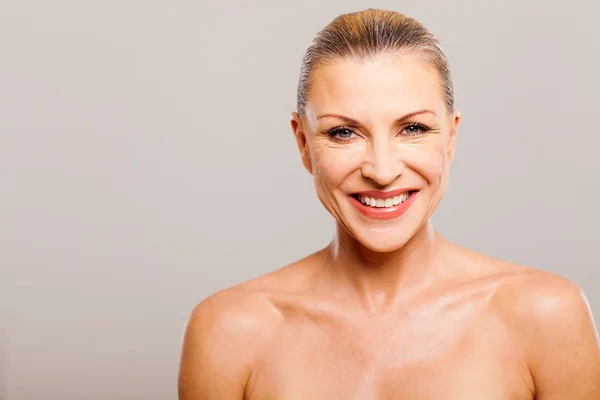 Mulher muito madura sorrindo — Fotografia de Stock