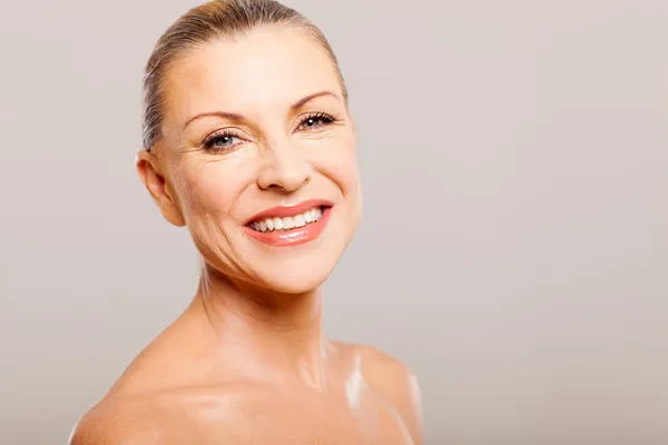 Mulher muito madura sorrindo — Fotografia de Stock