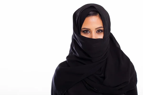 Ung muslimsk kvinna — Stockfoto