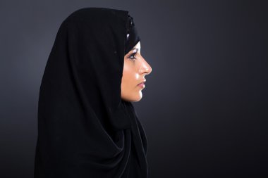 gizemli bir Arap kadın