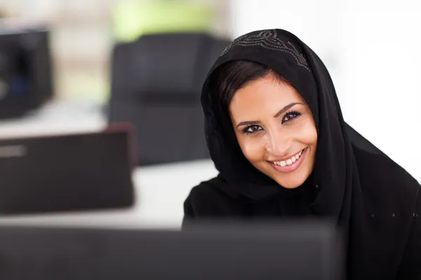 Cute Muslim businesswoman — Stock Photo, Image