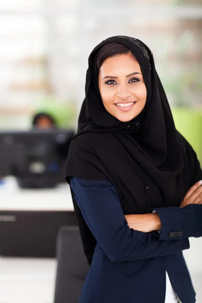 Arabe femme d'affaires en fonction — Photo