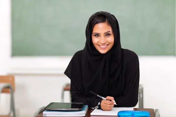 Muito árabe estudante do ensino médio — Fotografia de Stock