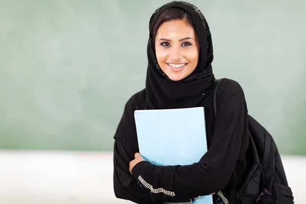Feminino estudante universitário do Oriente Médio — Fotografia de Stock