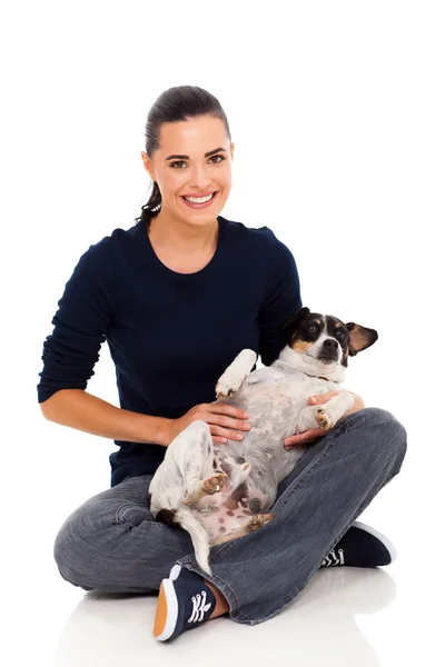 Bonita mujer sosteniendo perro mascota —  Fotos de Stock