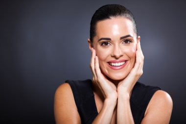 güzel bir kadın siyah