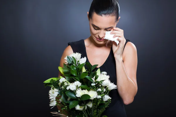 Ledsen kvinna i sorg kläder gråt — Stockfoto