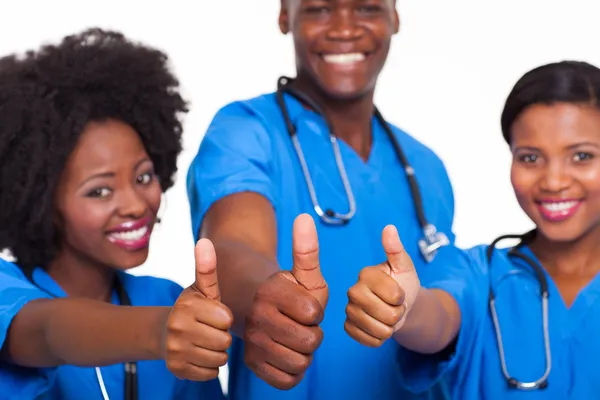 Africano equipe médica polegares para cima — Fotografia de Stock