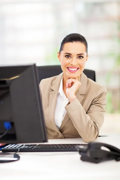 Carrière vrouw in office — Stockfoto