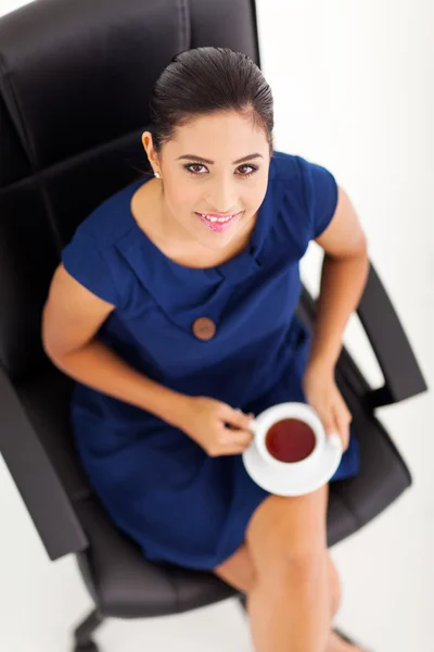 Businesswoman on tea break — Stock Photo, Image
